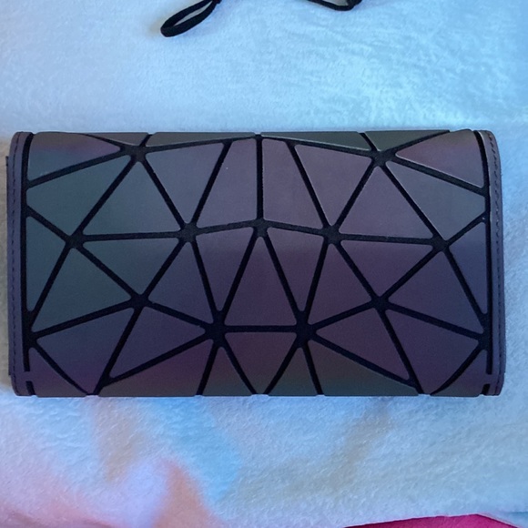 ❤️HOST PICK❤️Brand New⭐️Holographic Handbag/purse with matching wallet. - Picture 8 of 8